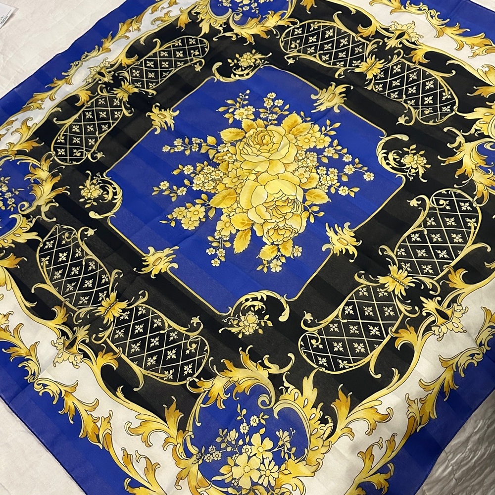 Elegant 90’s Vintage Baroque Design Royal Blue Gold Black White Square Scarf